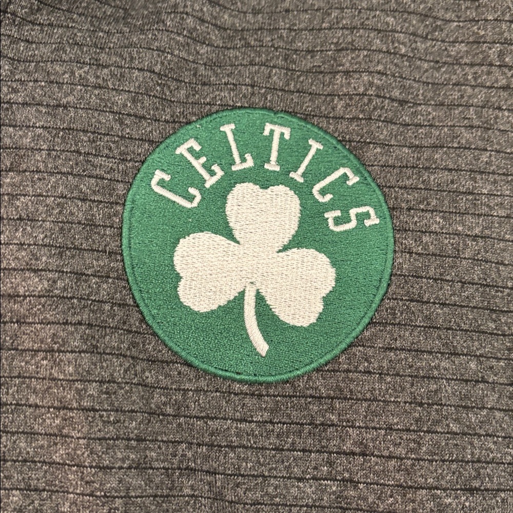 NBA Youth Boston Celtics Zip Hoodie in Black, size Medium (8-10) - Picture 3 of 9